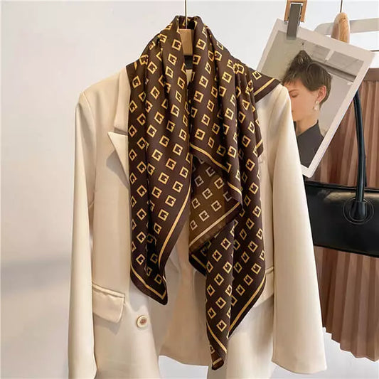 Foulard en soie, brun avec motif beige